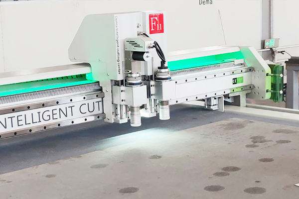 得马F11高速裁切机